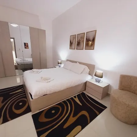 Luxury Penthouse With Private Pool דירה *